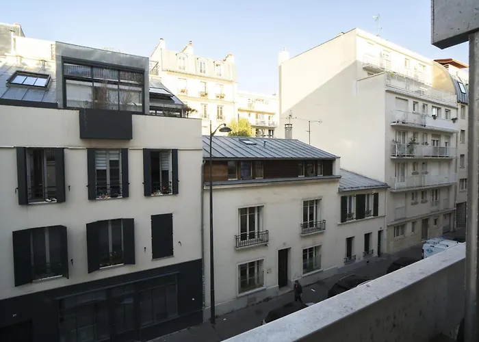 Glamour Studio With Balcony In Paris 14Th
